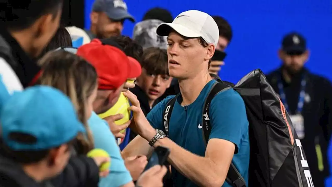 Sinner all’una, in campo anche Tsitsipas, Medvedev e Swiatek: il programma del Giorno 5