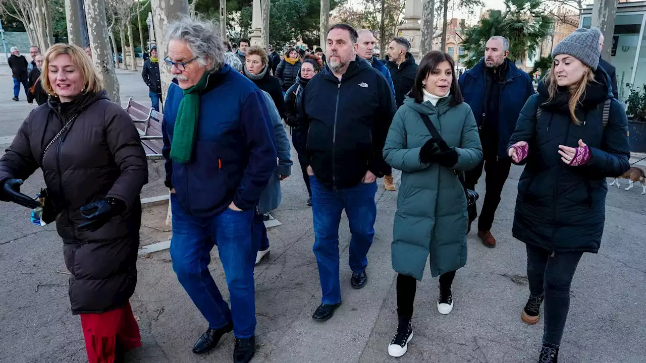 Oriol Junqueras, abucheado por independentistas en la cumbre entre España y Francia en Barcelona: 'Traidor'