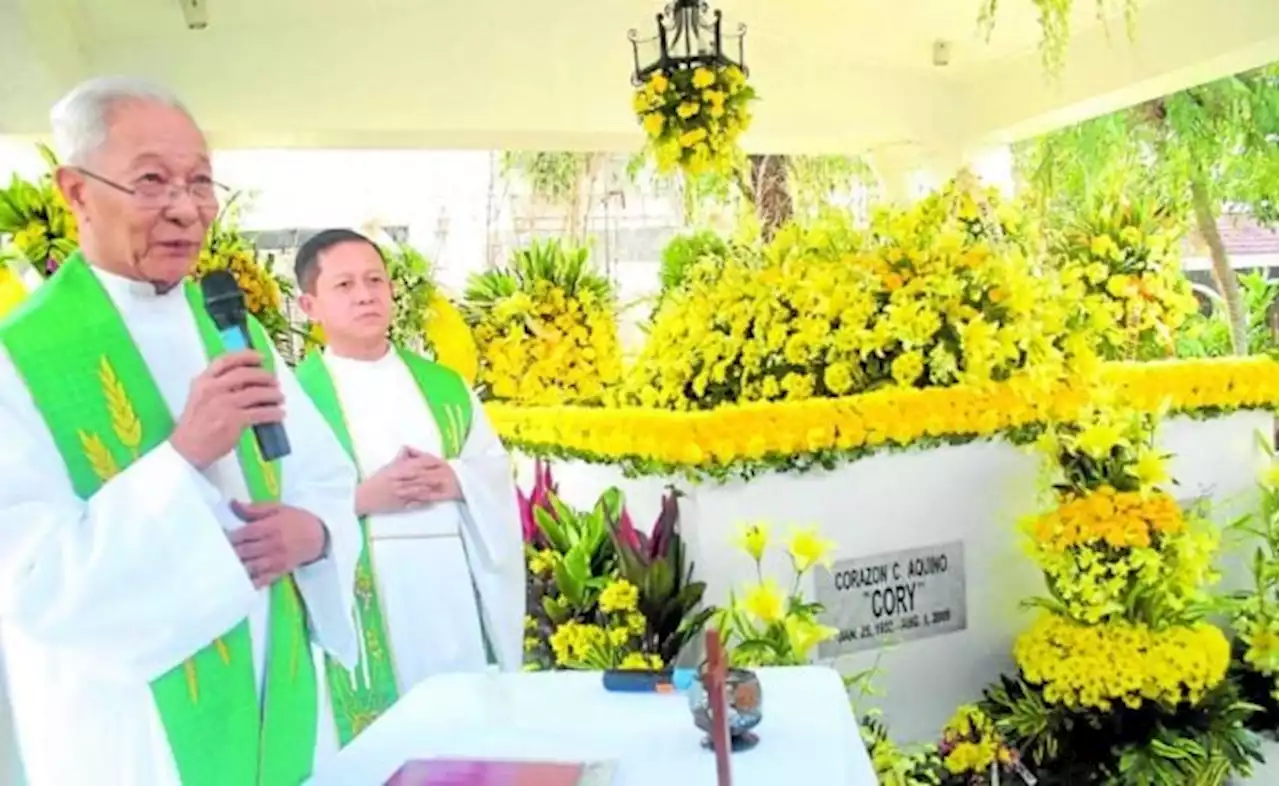 Jesuit priest Catalino Arevalo, ‘Father of Asian Theology’; 97