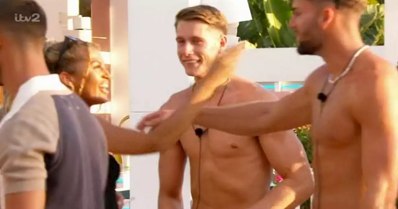 Love Island fans distracted after spotting editing blunder as Will 'undresses'