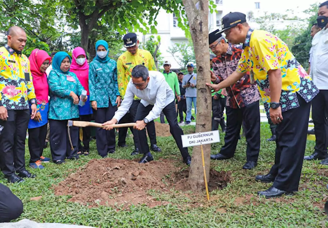 Heru Tinjau Hasil Instruksinya Kebijakan 1 Taman per Kelurahan