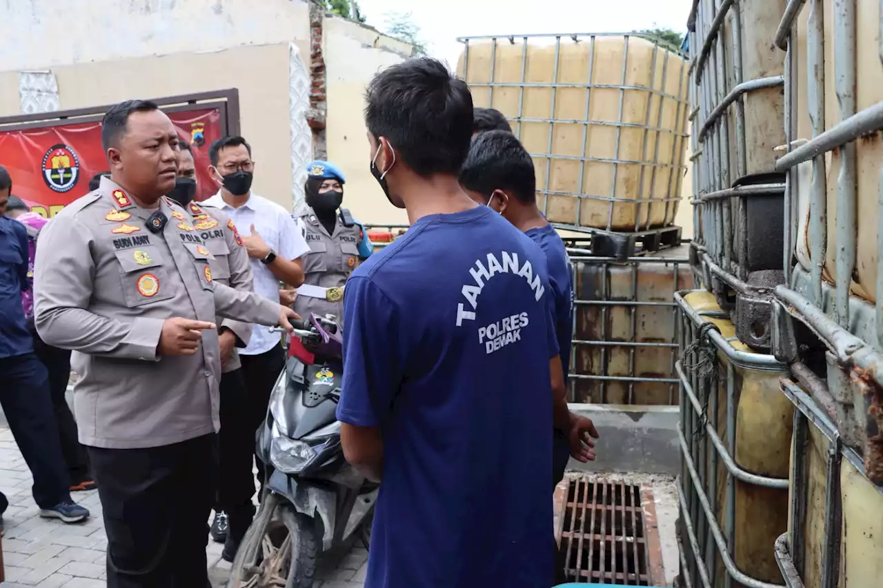 Polres Demak Gulung 3 Pelaku yang Menimbun 1.300 Liter Solar