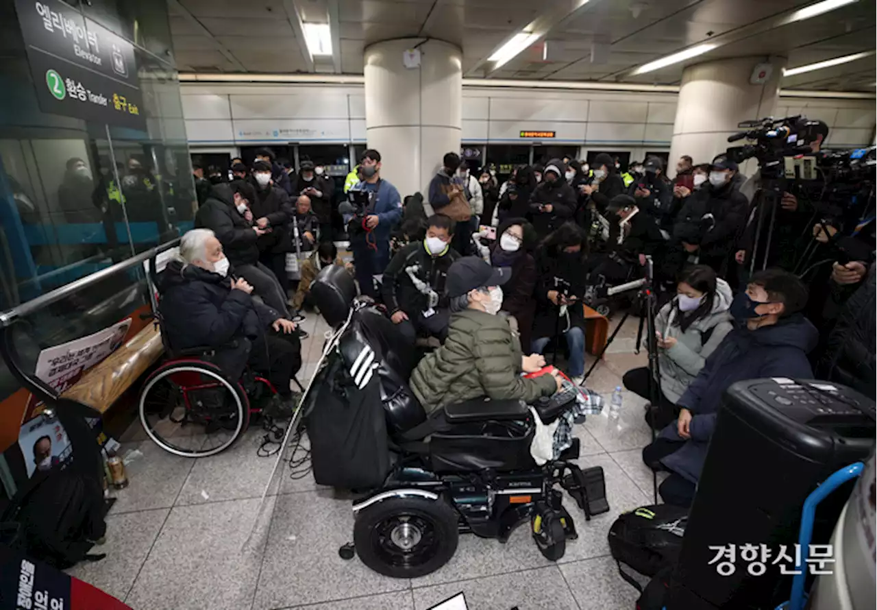 전장연, 내일 오후 지하철 시위 재개…서울시 “더 이상 관용은 없다”