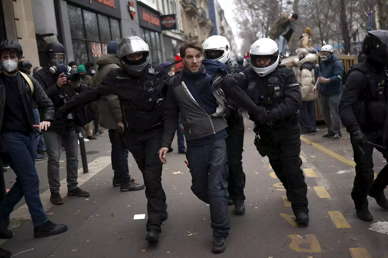 Miles de personas salen a las calles de Francia para protestar por la reforma de las pensiones que propone el Gobierno