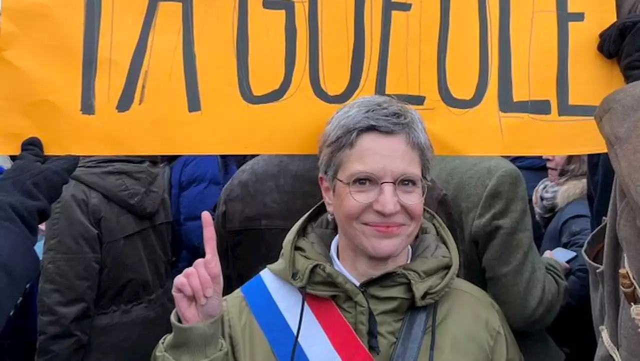 'Sardou ta gueule' : Sandrine Rousseau répond au chanteur qui avait qualifié son compagnon de 'pauvre mec'