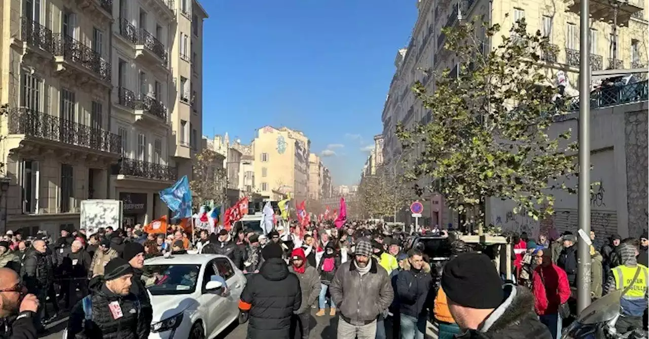 Réforme des retraites : le cours Lieutaud noir de monde à Marseille, des milliers de personnes à Avignon... Suivez notre direct