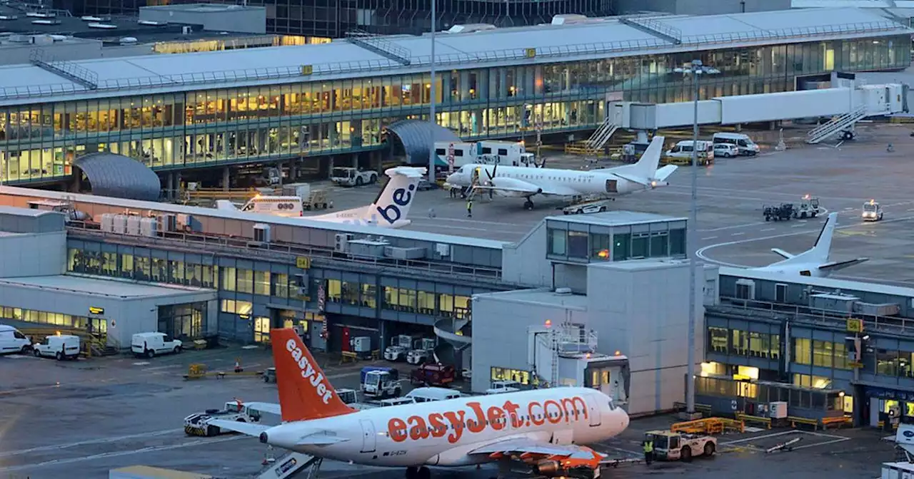 Manchester Airport chaos as both runways shut after 'heavy snow'