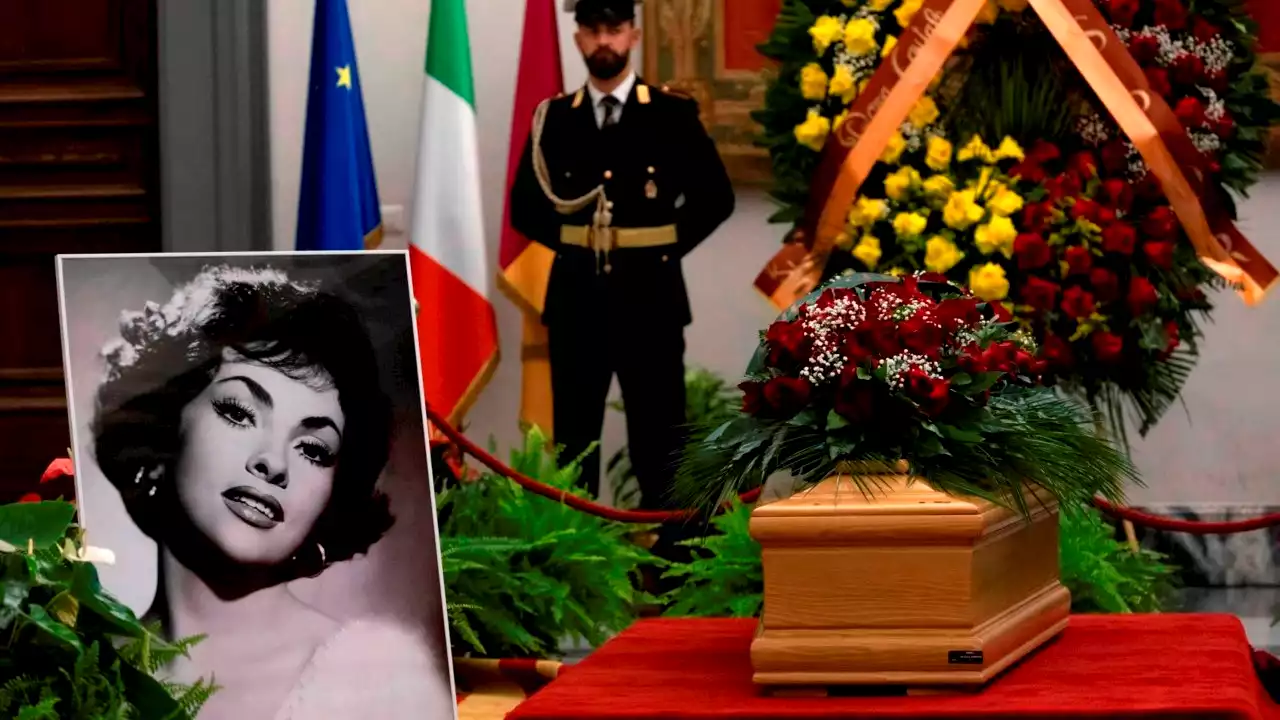 [VIDEO] Decenas de admiradores despiden a la mítica Gina Lollobrigida bajo la lluvia