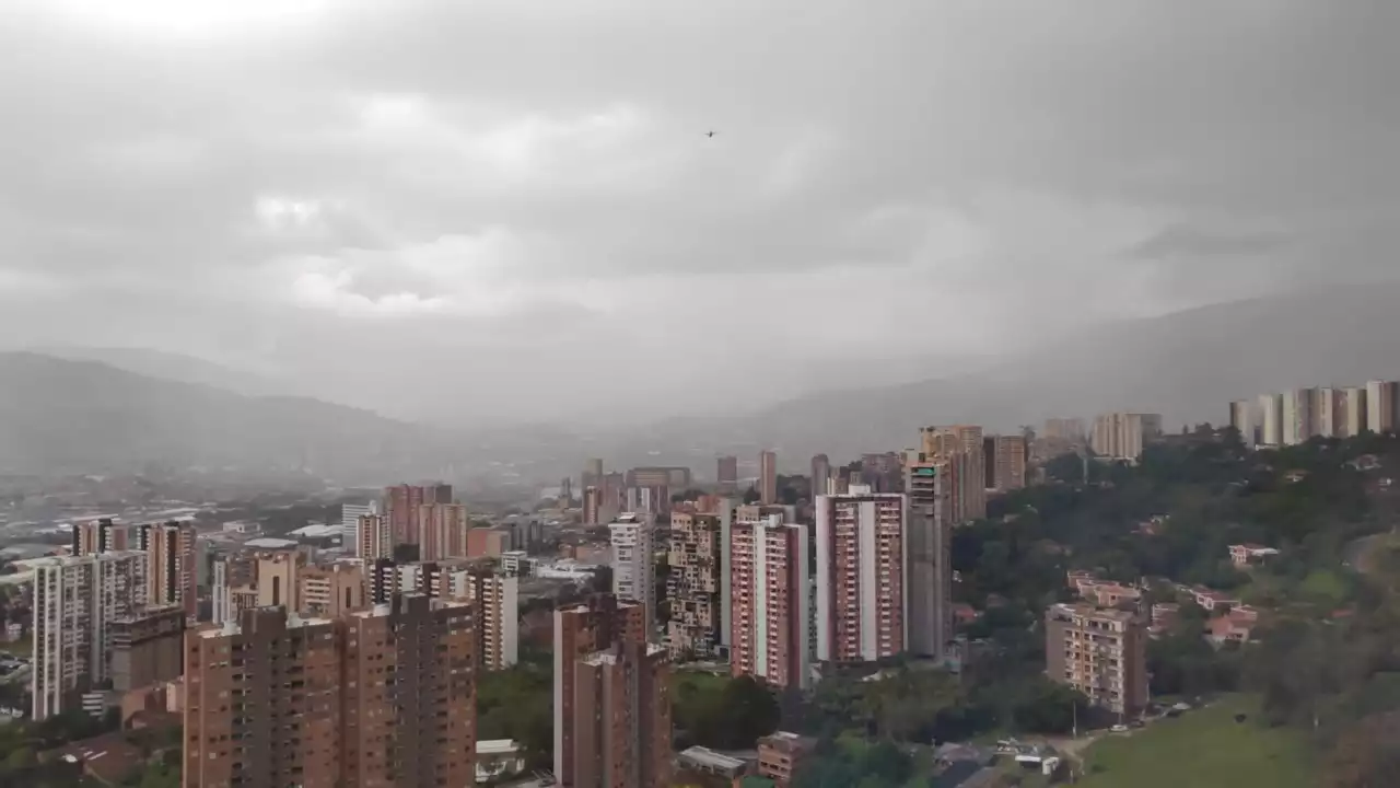 [VIDEO Y FOTOS] Ya empezó el aguacero, llueve en todo el Área Metropolitana