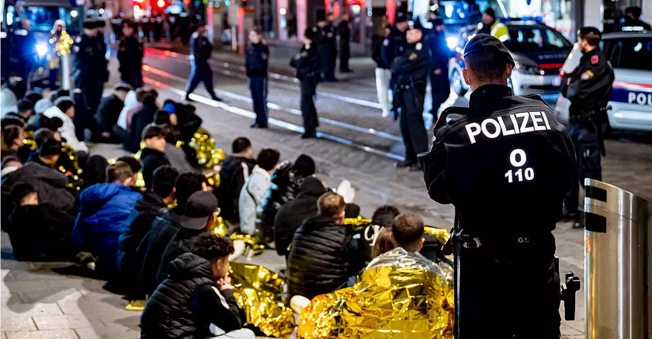 Ausschreitungen in der Halloween-Nacht: Drei weitere Verdächtige in Haft