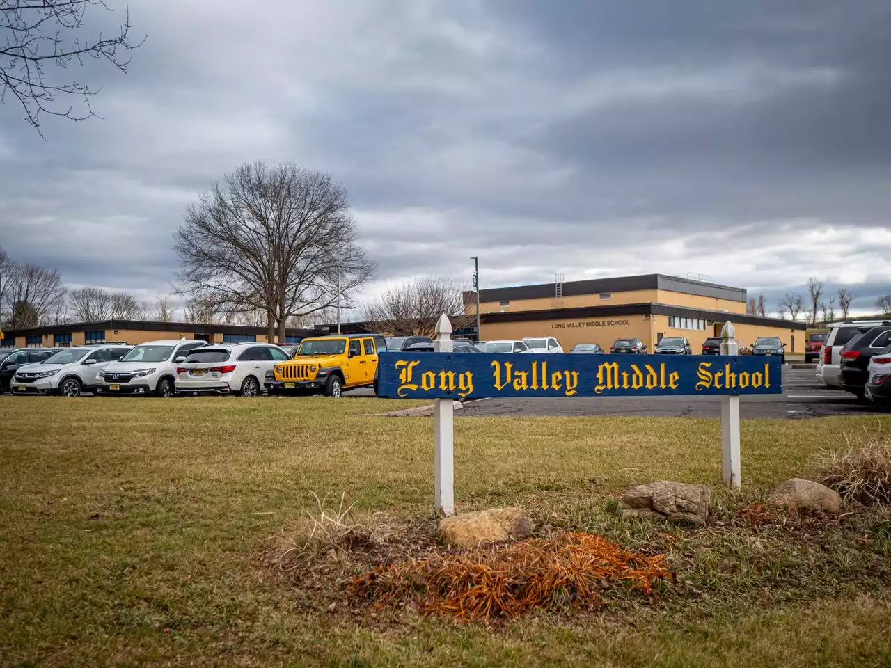 Rainbow signs to be replaced in N.J. middle school