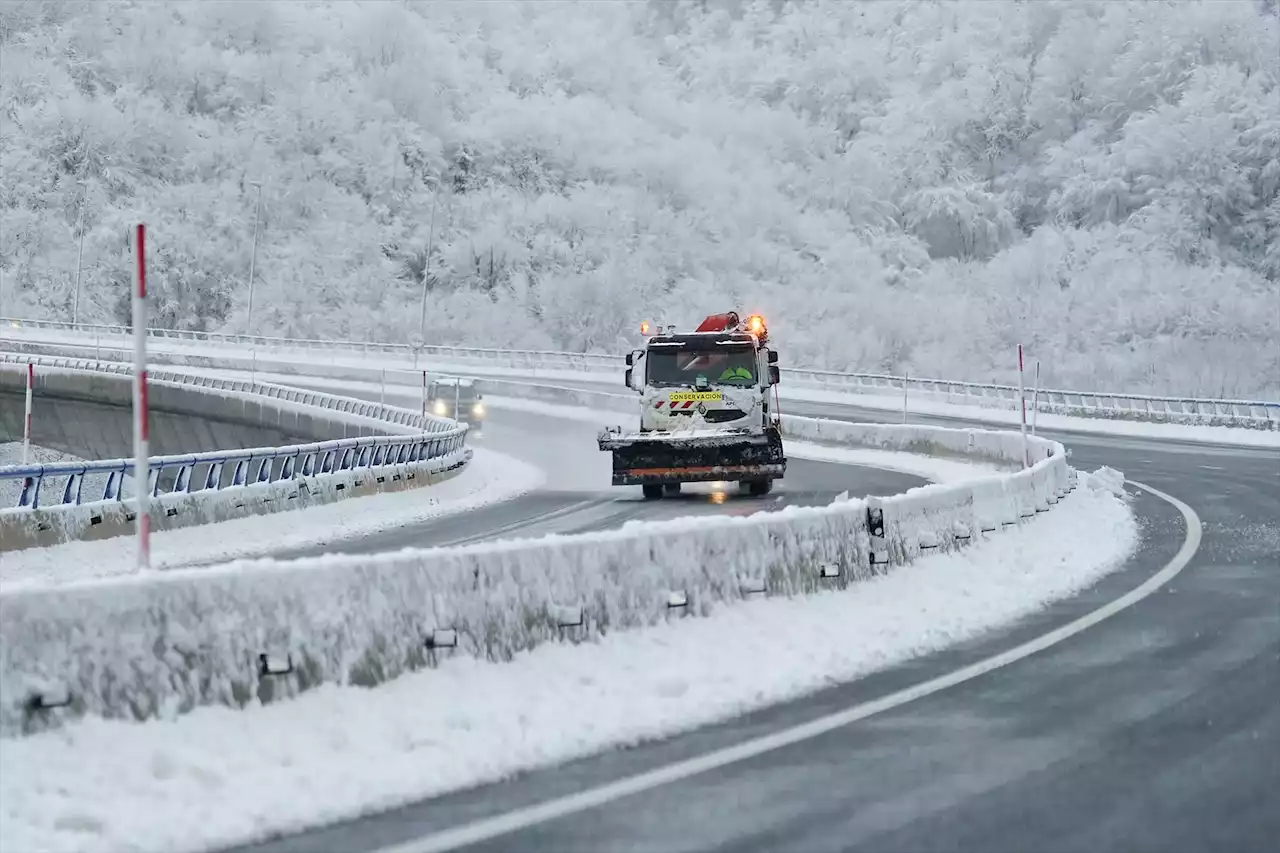 Primer gran temporal del invierno: la borrasca Fien deja nevadas y complicaciones en carreteras