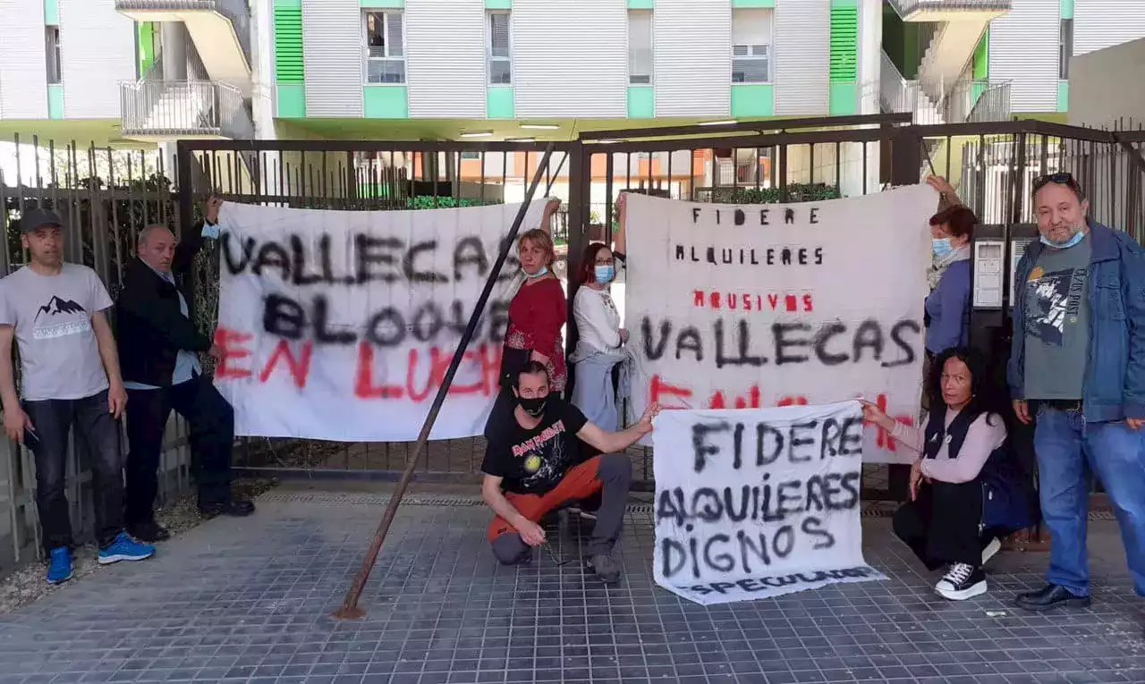 Una mujer con discapacidad enfrenta su desahucio de la vivienda social que Ana Botella vendió al fondo buitre Blackstone