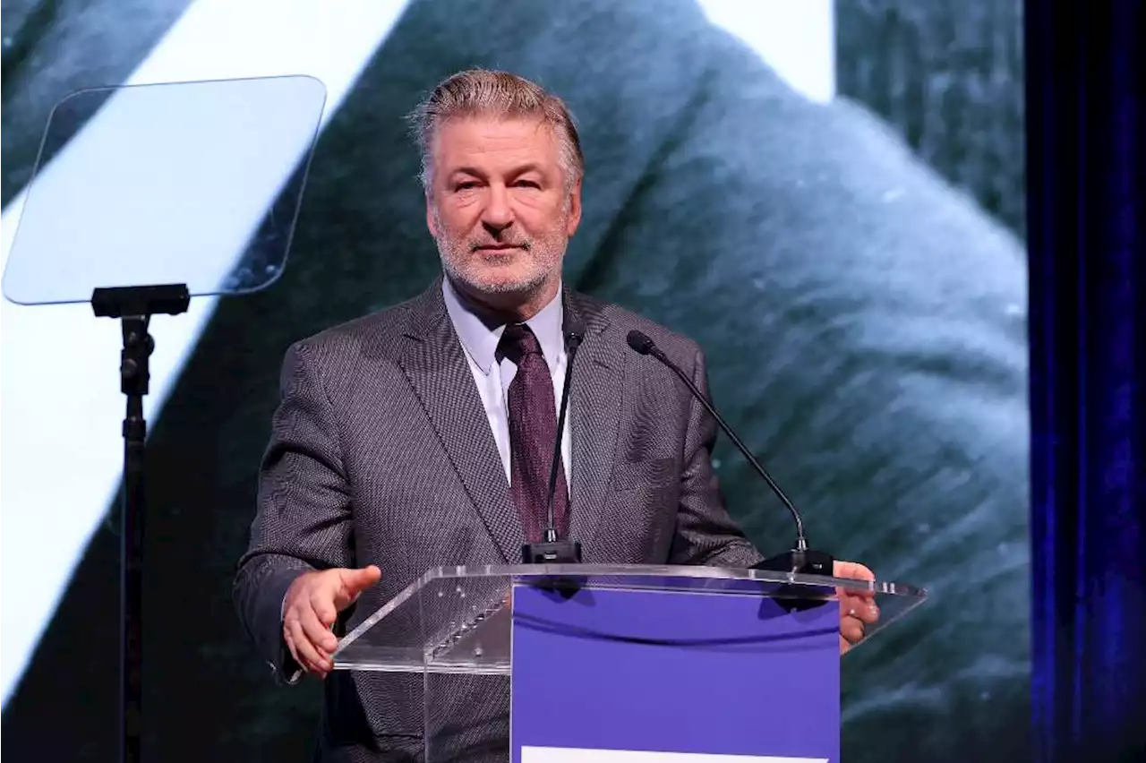 Duro golpe para Alec Baldwin en caso de homicidio involuntario en set de grabación - Pulzo