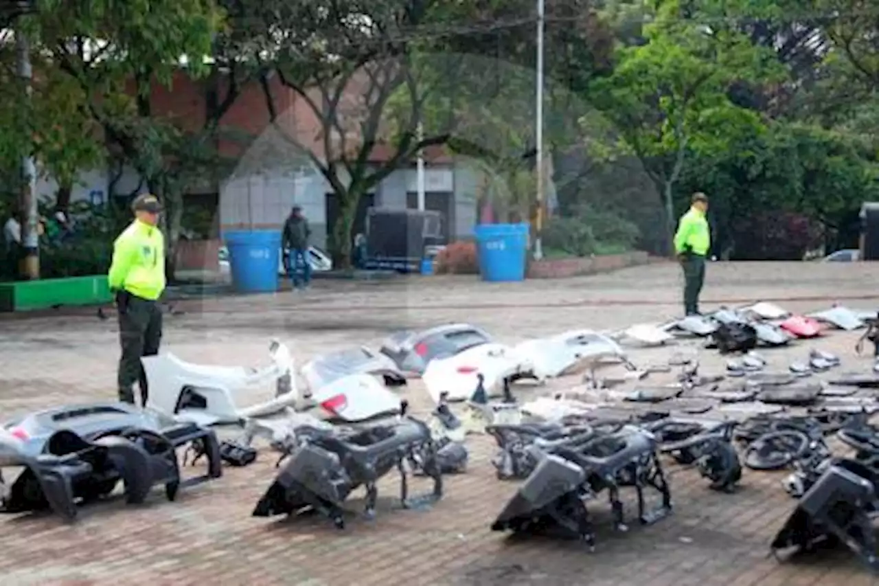 Policía dio millonario golpe al mercado negro de vehículos: hallaron 800 partes y 2 motos - Pulzo