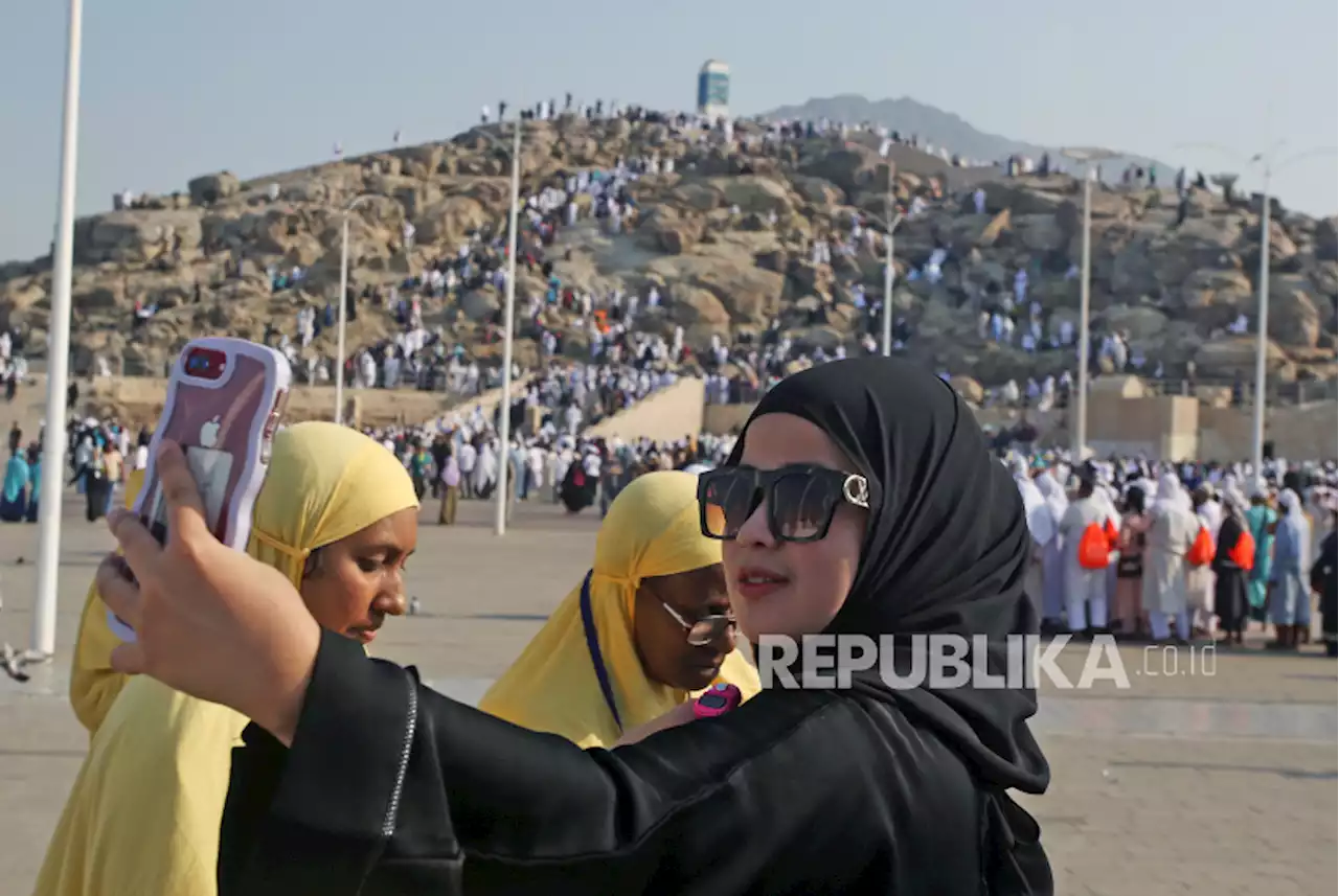 Arab Saudi Turunkan Biaya Umrah Tahun 2023 Bagi Jamaah Asing |Republika Online