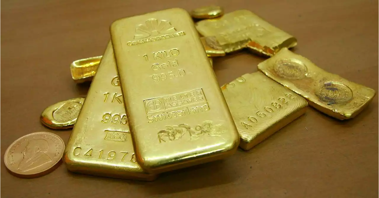 Gold edges higher as investors weigh Fed slowdown chances