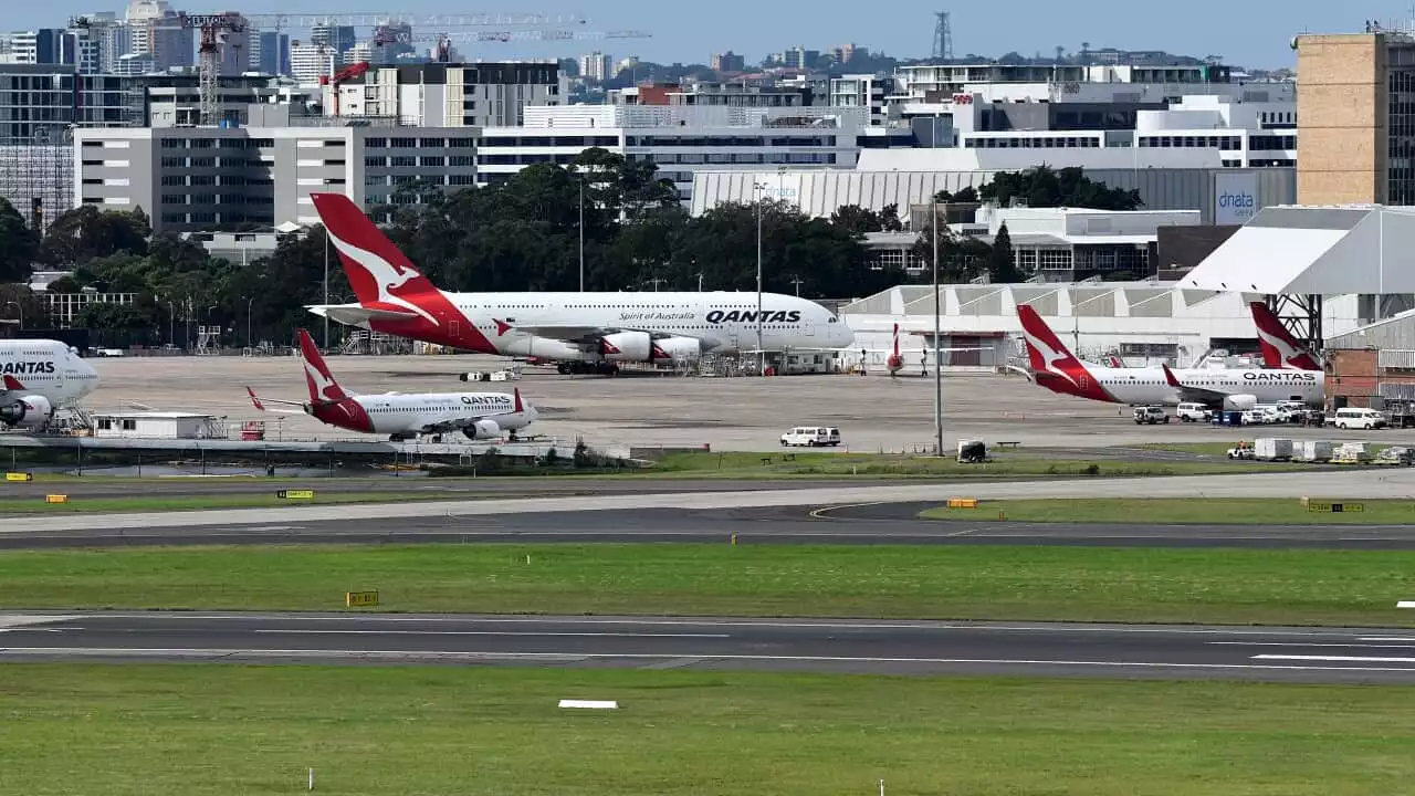 Qantas flight from Sydney to Fiji turned back after 'potential mechanical issue'