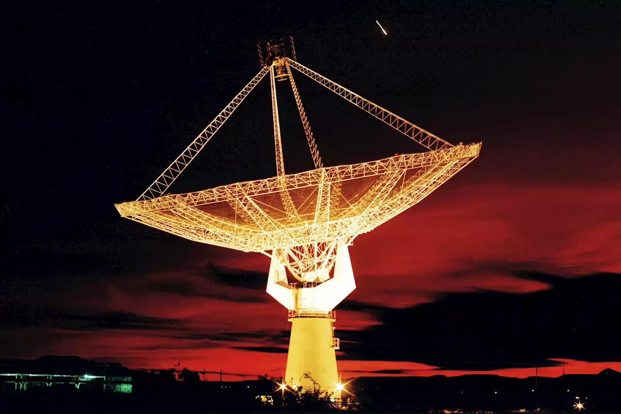 Uncovering Secrets of the Early Universe: Astronomers Capture Radio Signal From Distant Galaxy