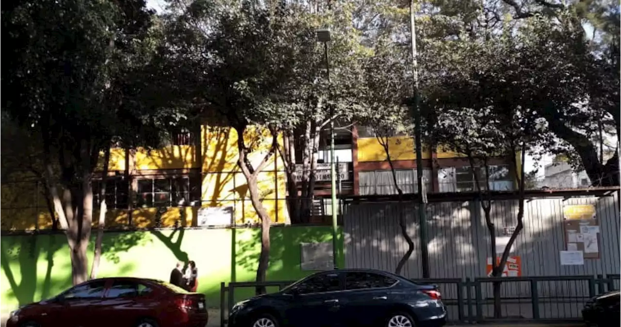 Ocho alumnos de secundaria se intoxican en la CdMx; habrían hecho un reto viral