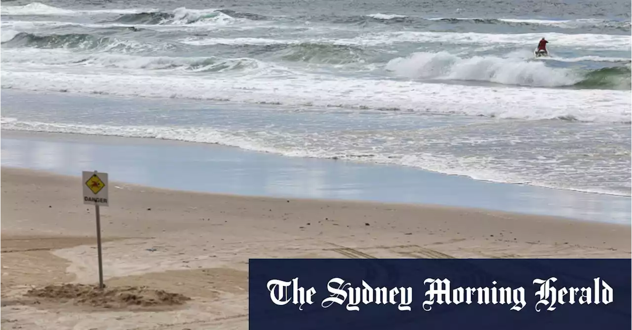 Father drowns attempting to rescue daughter at Lennox Head beach