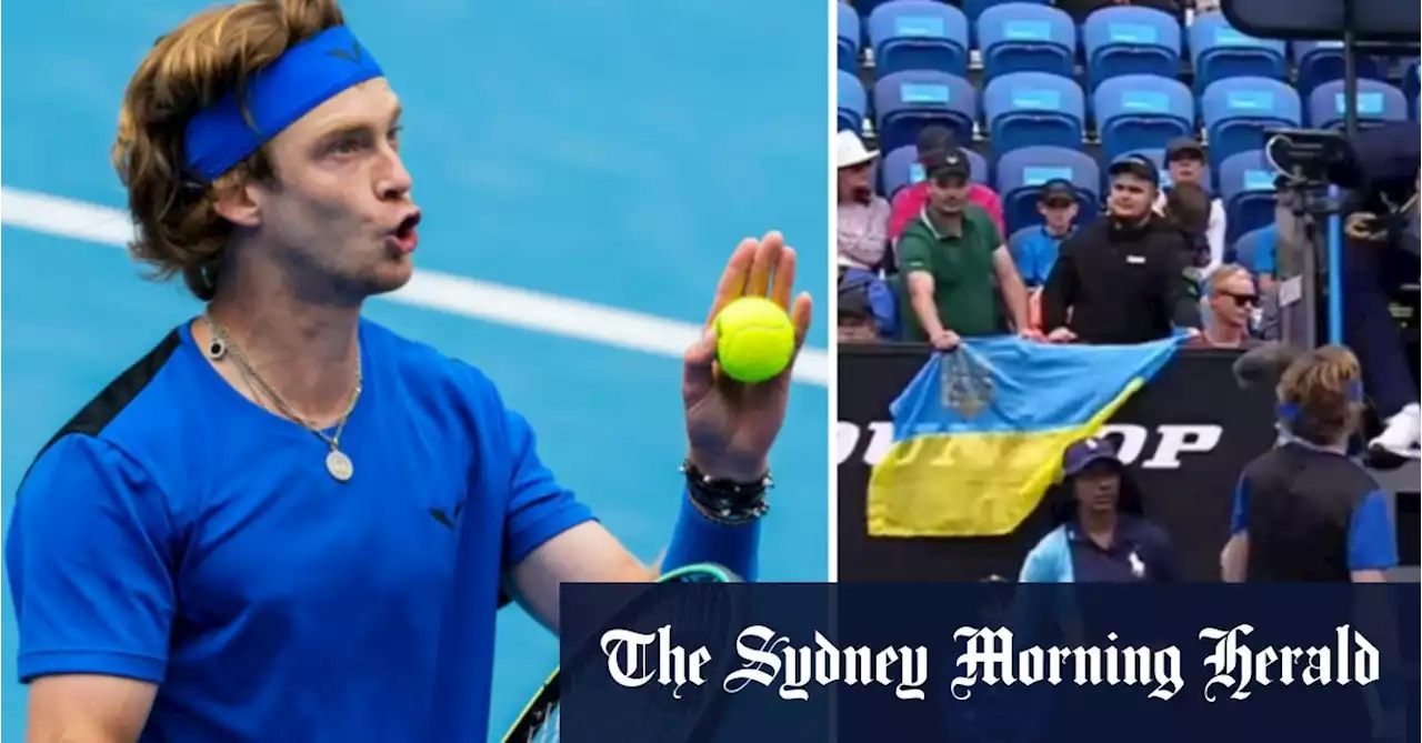 Flag-bearing Ukranian fans abuse Russian tennis star at Australian Open