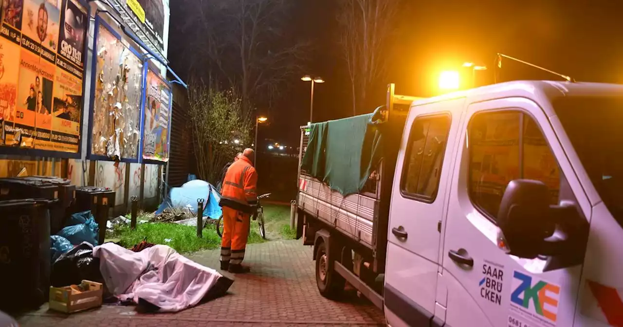 „Für ein menschenfreundliches Saarbrücken“: Nach Räumung von Obdachlosen-Zelten: Kritiker wollen spontan vor Rathaus demonstrieren