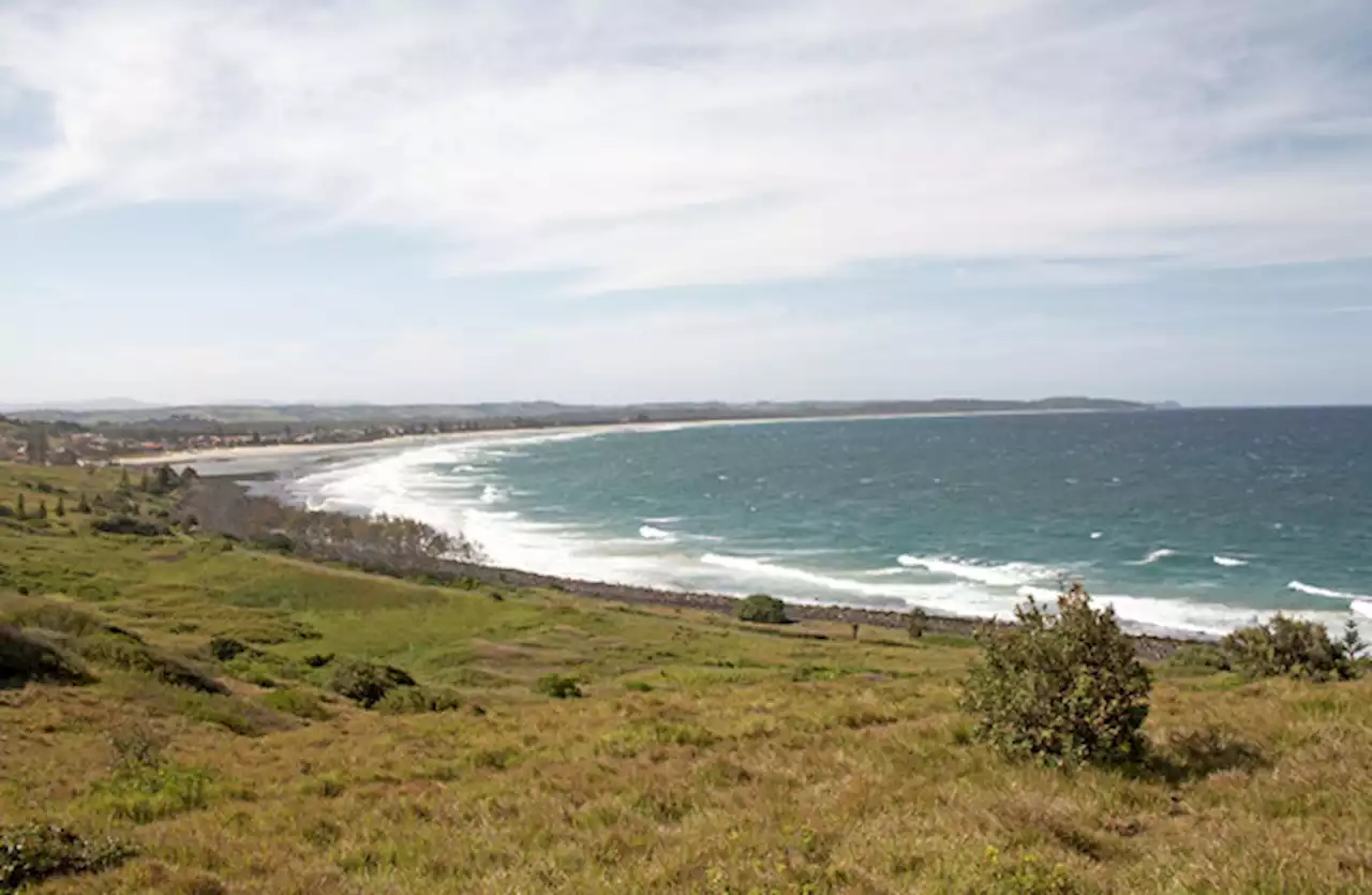 Irish man dies attempting to save daughter from drowning at Australian beach