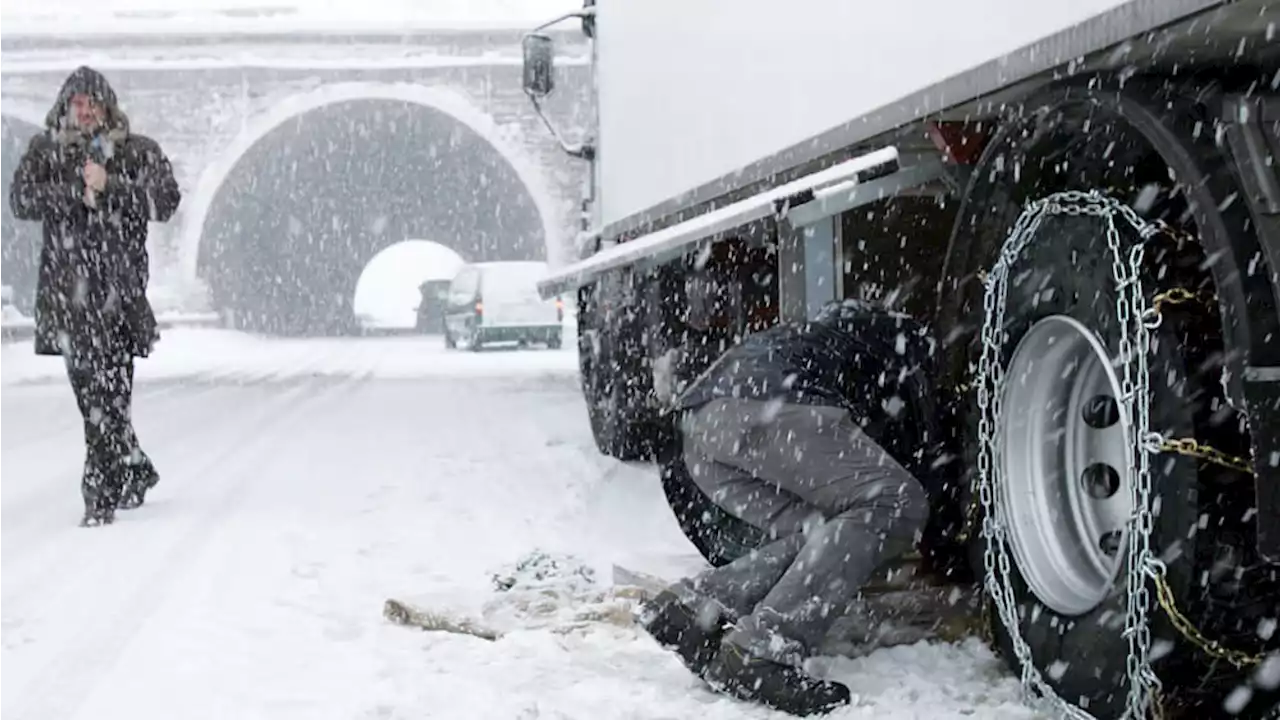 Dove nevica oggi (e c'è anche allerta meteo arancione)