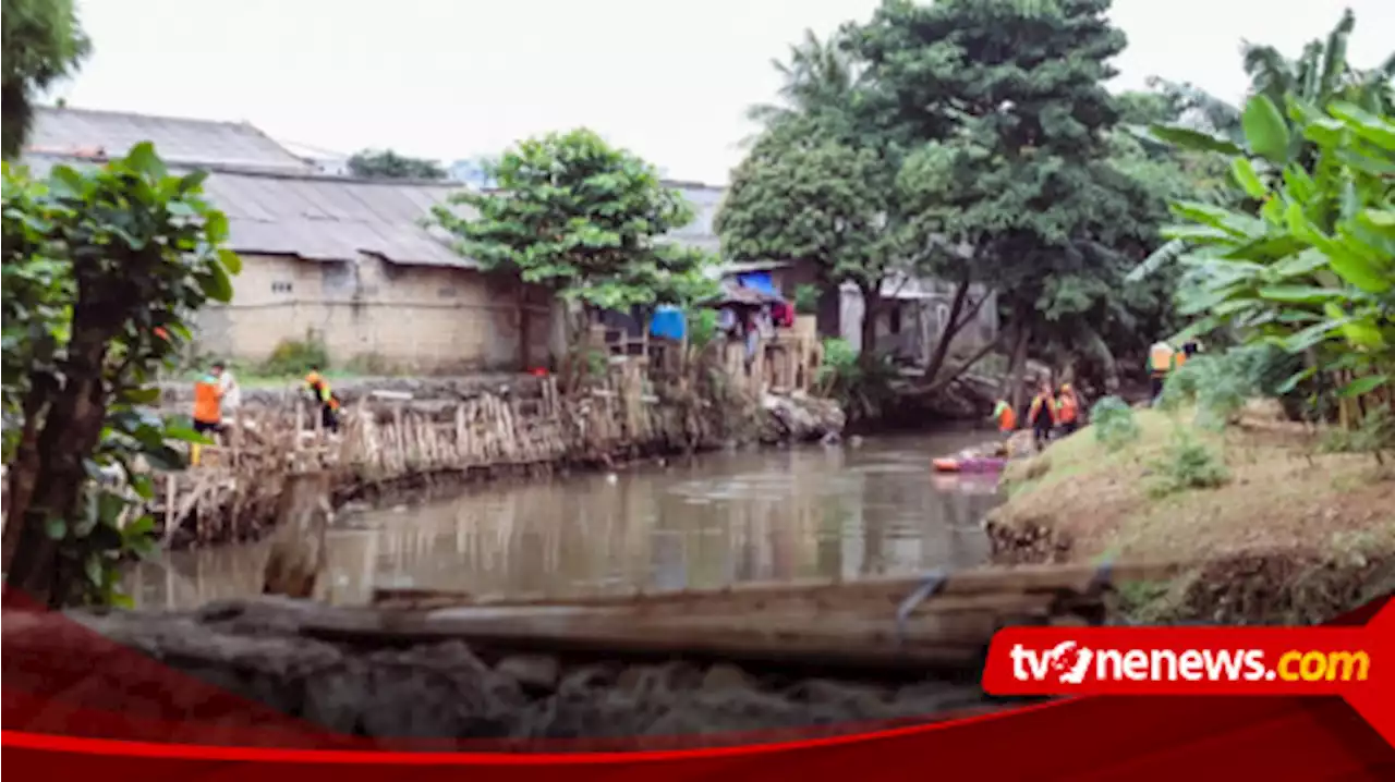 Atasi Dampak Musim Hujan, Pemprov DKI Jakarta Bangun Sheet Pile Sepanjang 1.400 Meter