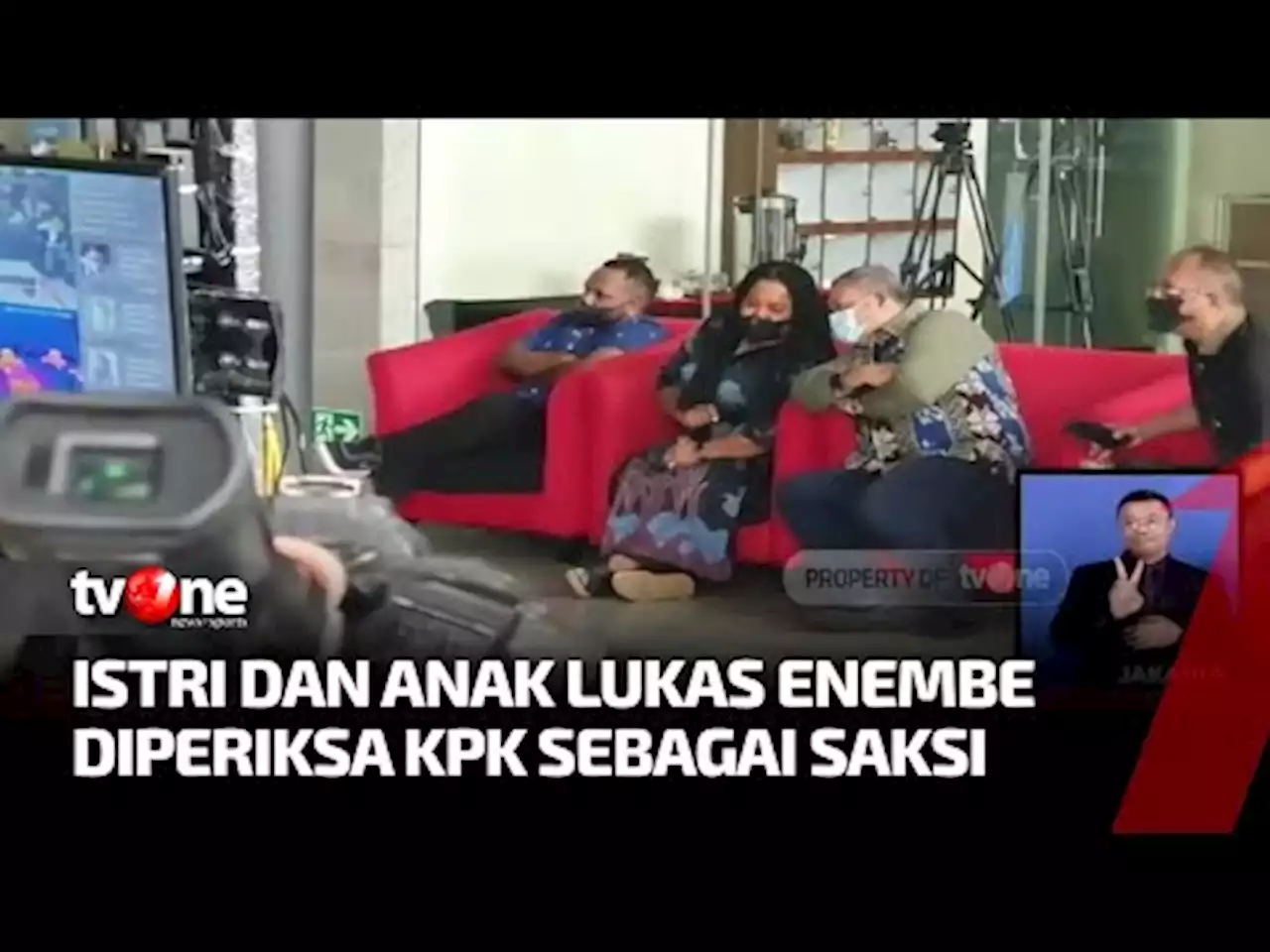 Istri & Anak Lukas Enembe Diperiksa Sebagai Saksi - tvOne