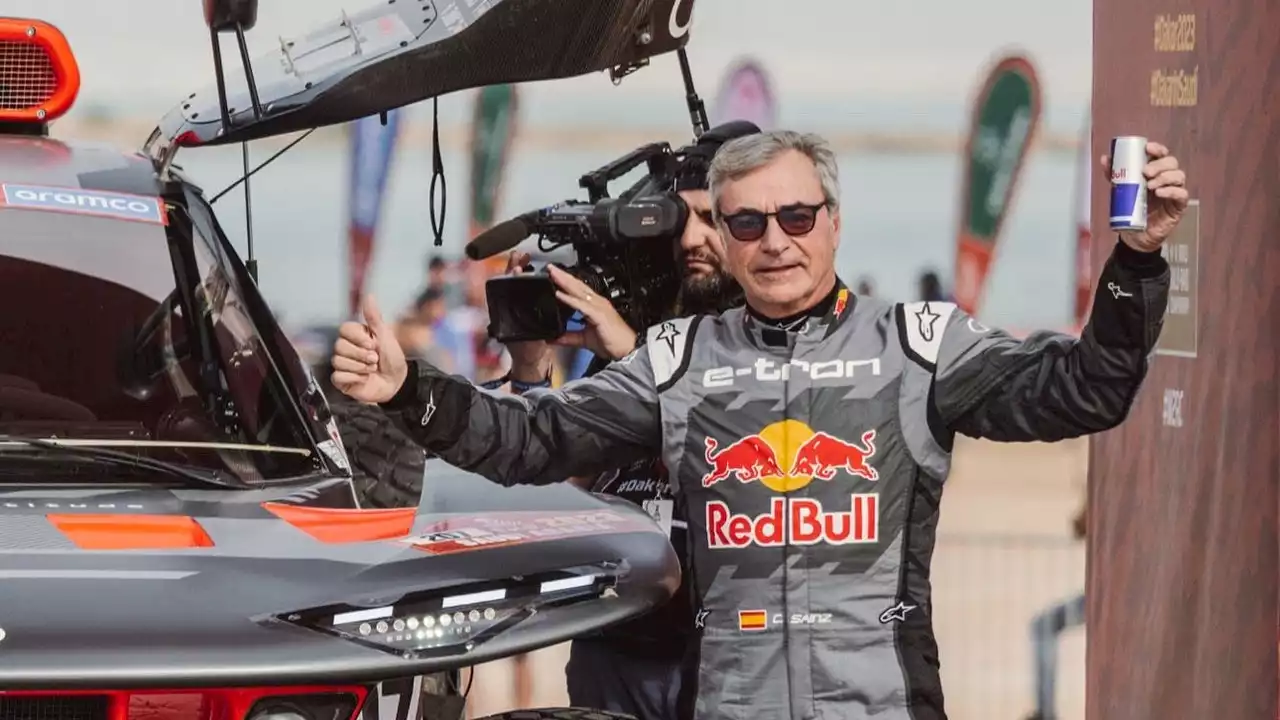 Sainz pide a su padre que modere la velocidad en el Dakar para evitar un accidente