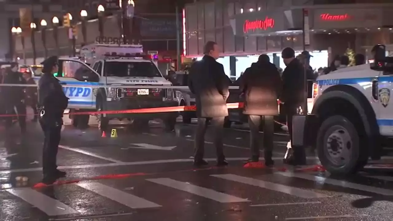 3 NYPD officers injured in machete attack near NYE celebration in Times Square, officials say