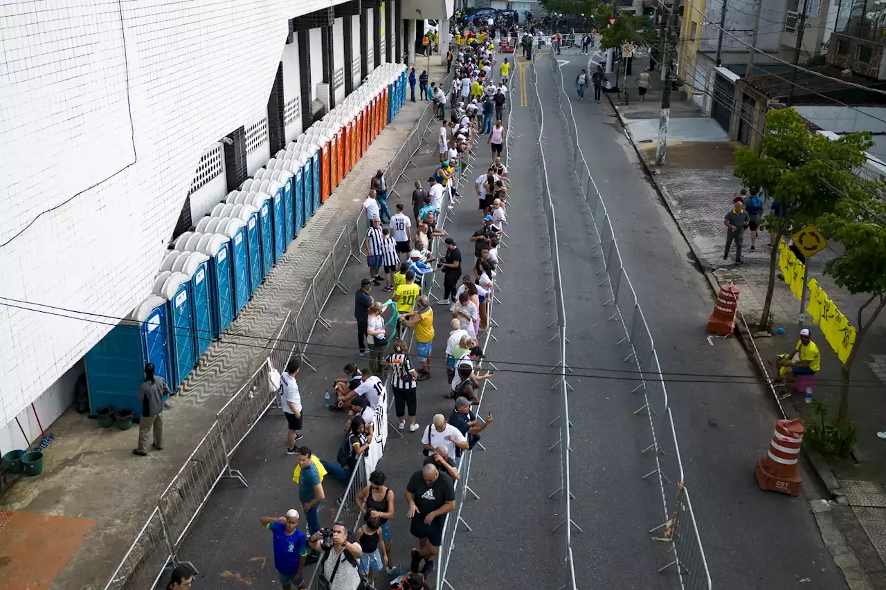 Pelé funeral: Fans line up to mourn Brazilian soccer great