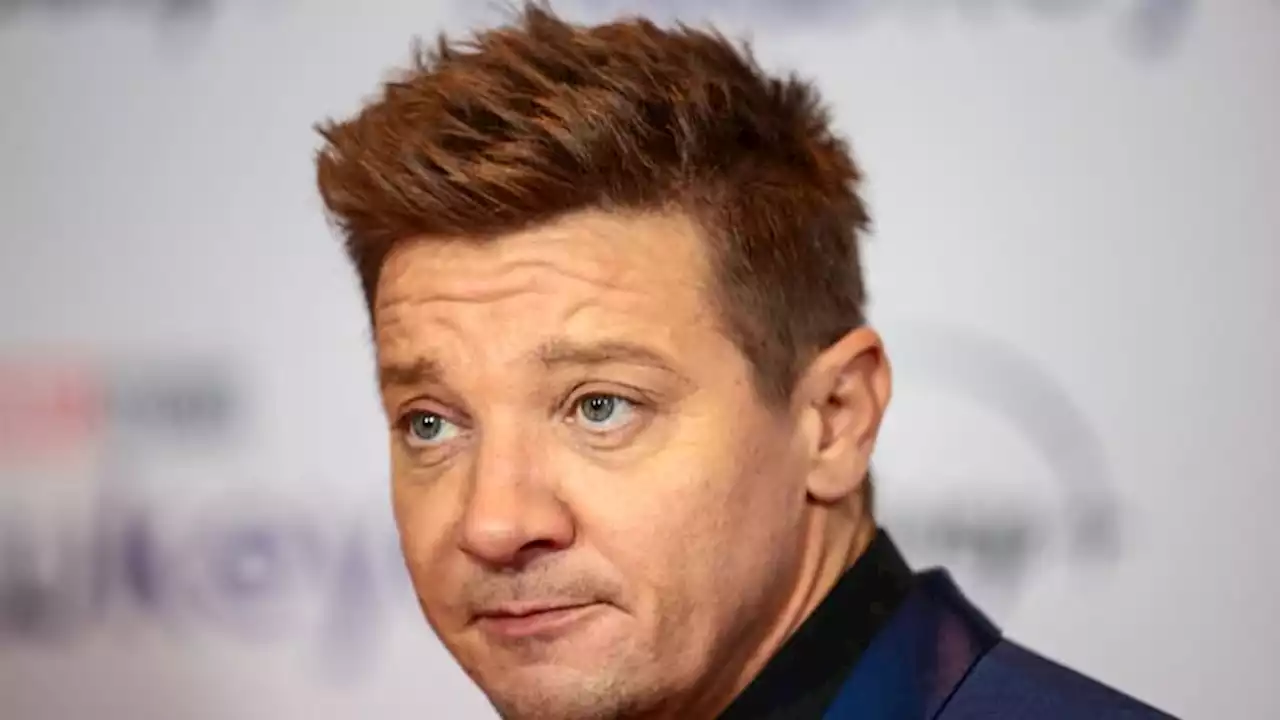 L'acteur Jeremy Renner dans un état 'critique mais stable' après un accident lors d'un déneigement