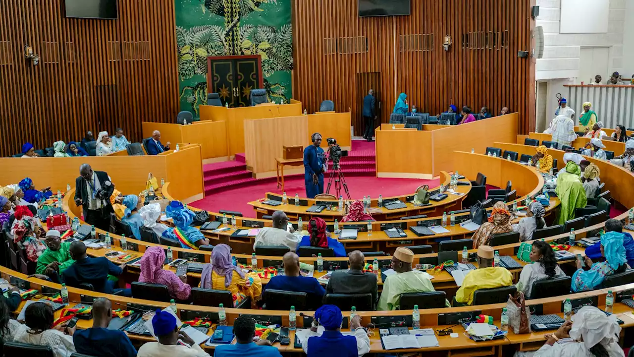 Sénégal: deux députés condamnés à six mois de prison pour avoir frappé une collègue enceinte