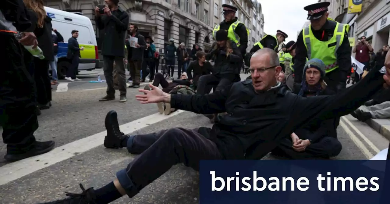 Setting aside the superglue, Extinction Rebellion UK flags tactical shift