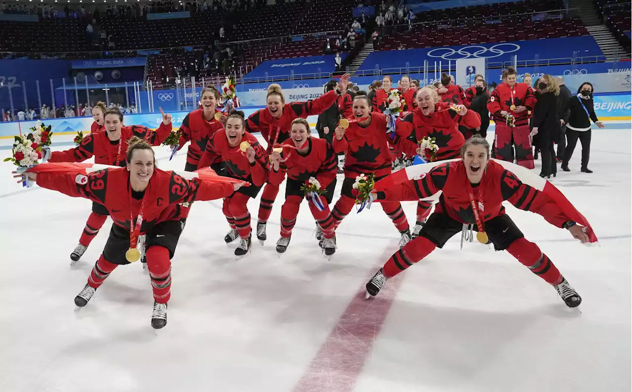 Women's hockey roars back to life in 2022 after tough pandemic years