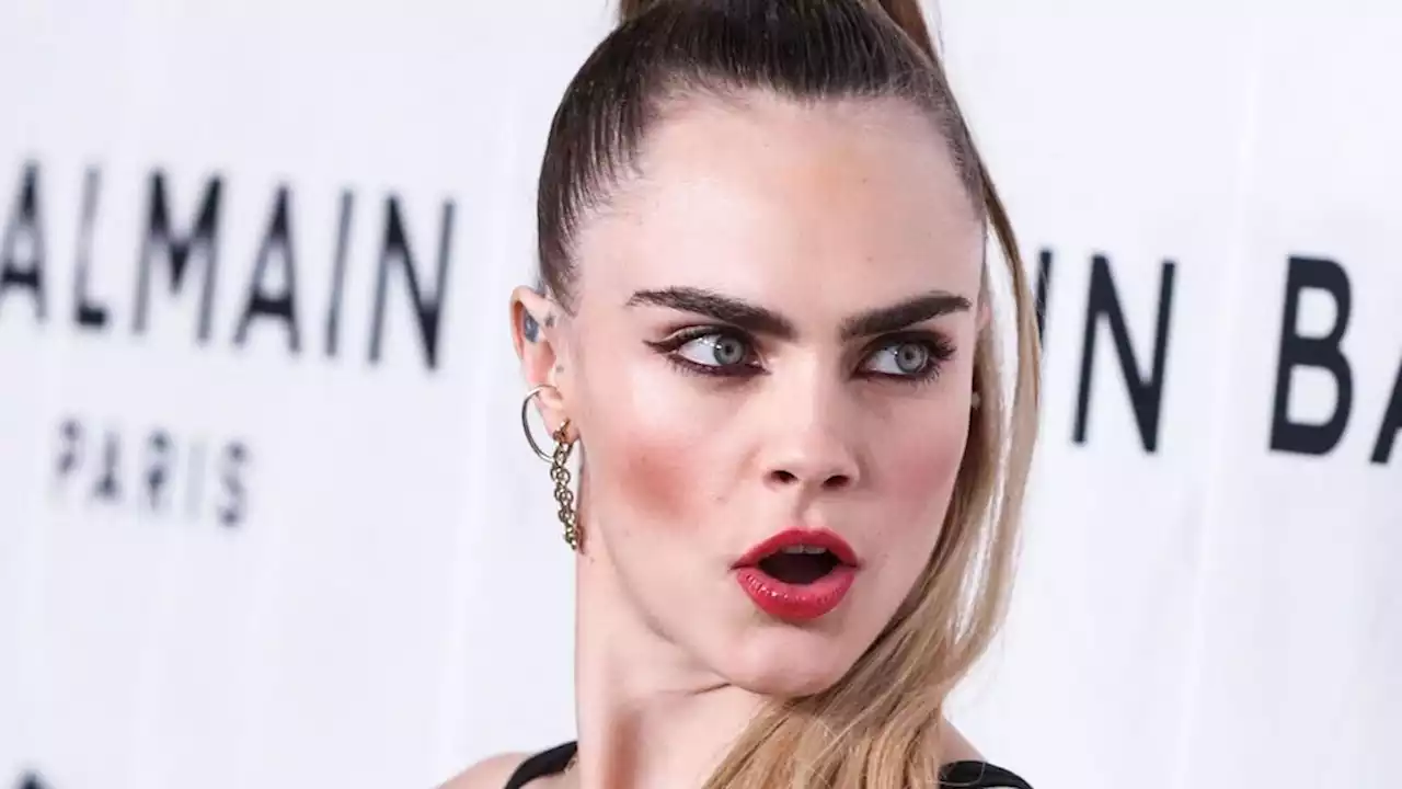 Robe-string et chaussettes cannabis : la publication très osée de Cara Delevingne