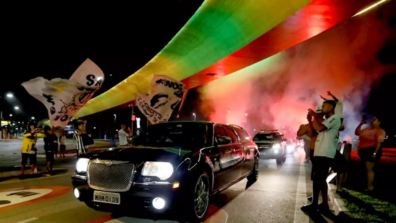 Brazilians to bid final farewell to Pelé with 24-hour wake and coffin procession | CNN