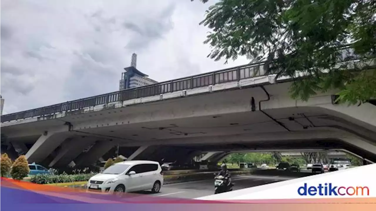 Lubang Ini yang Bikin Pesepeda Jatuh di Semanggi Jakarta