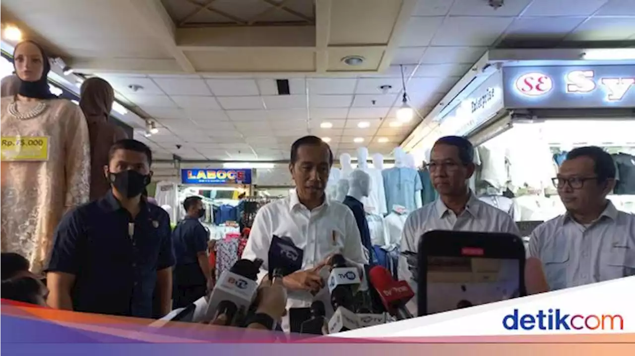 Tinjau Pasar Tanah Abang, Jokowi: Omzet Pedagang Lebih Baik Dibanding 2021