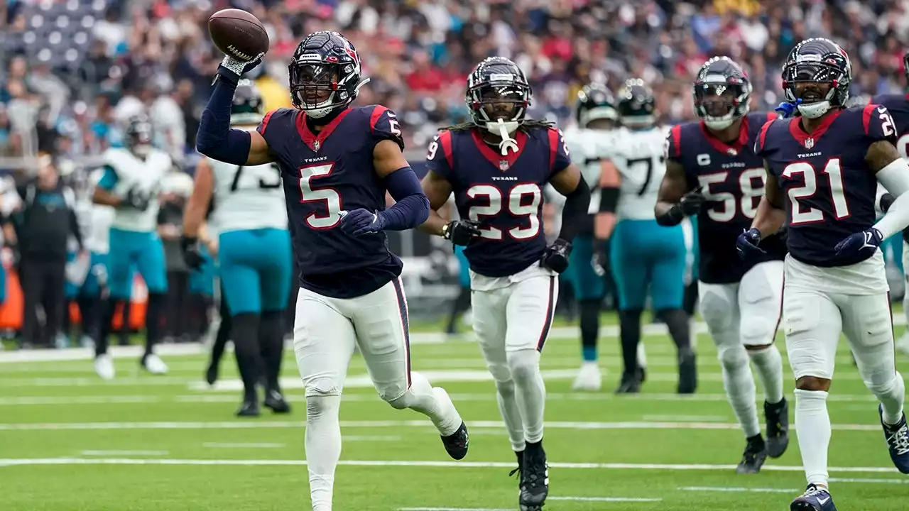 Texans' Jalen Pitre goes viral with 'sticky glove' celebration after interception