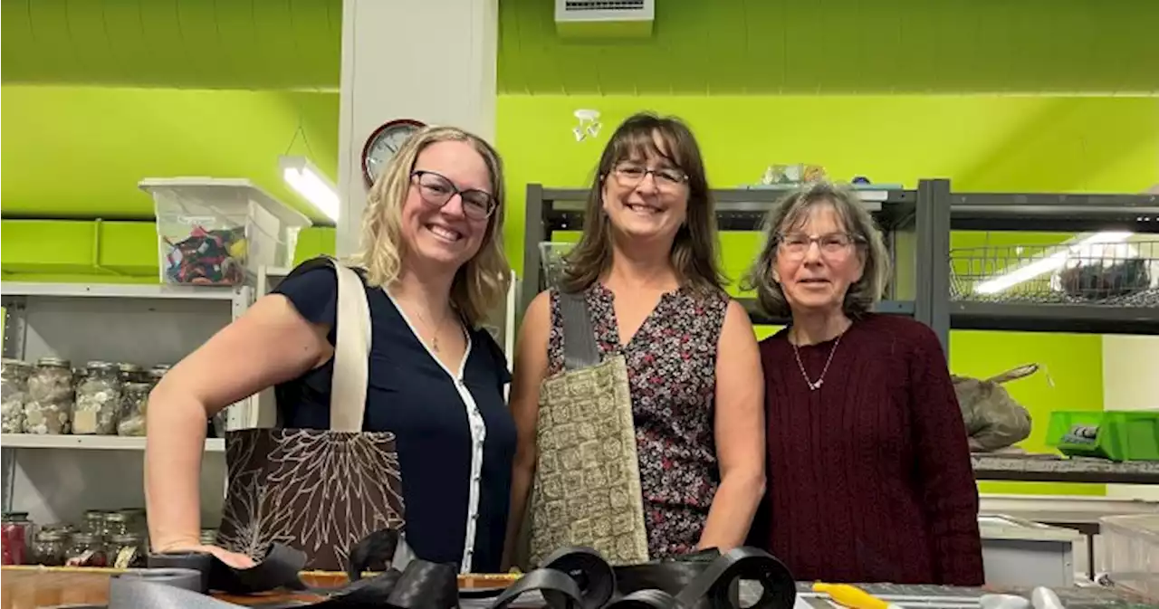 A tote bag made with seatbelts? Montreal area thrift shop gets creative for its community - Montreal | Globalnews.ca