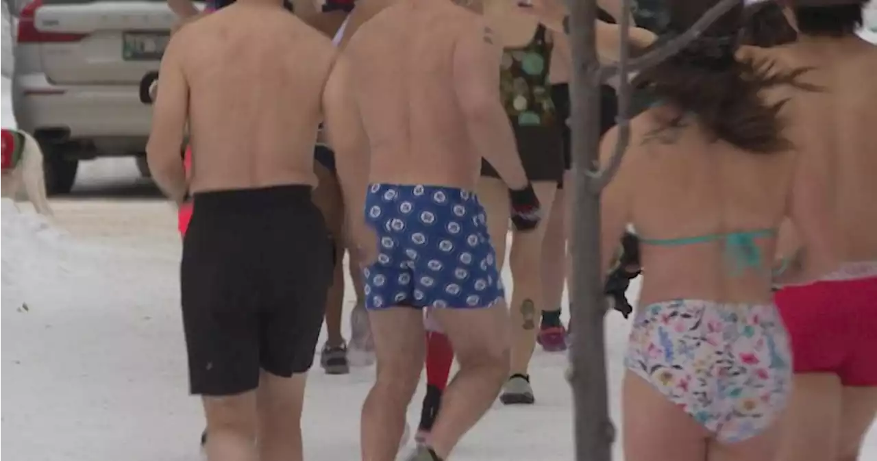 Manitobans strip clothes in ‘Polar Bare Run’ to usher in a ‘fresh’ new year - Winnipeg | Globalnews.ca