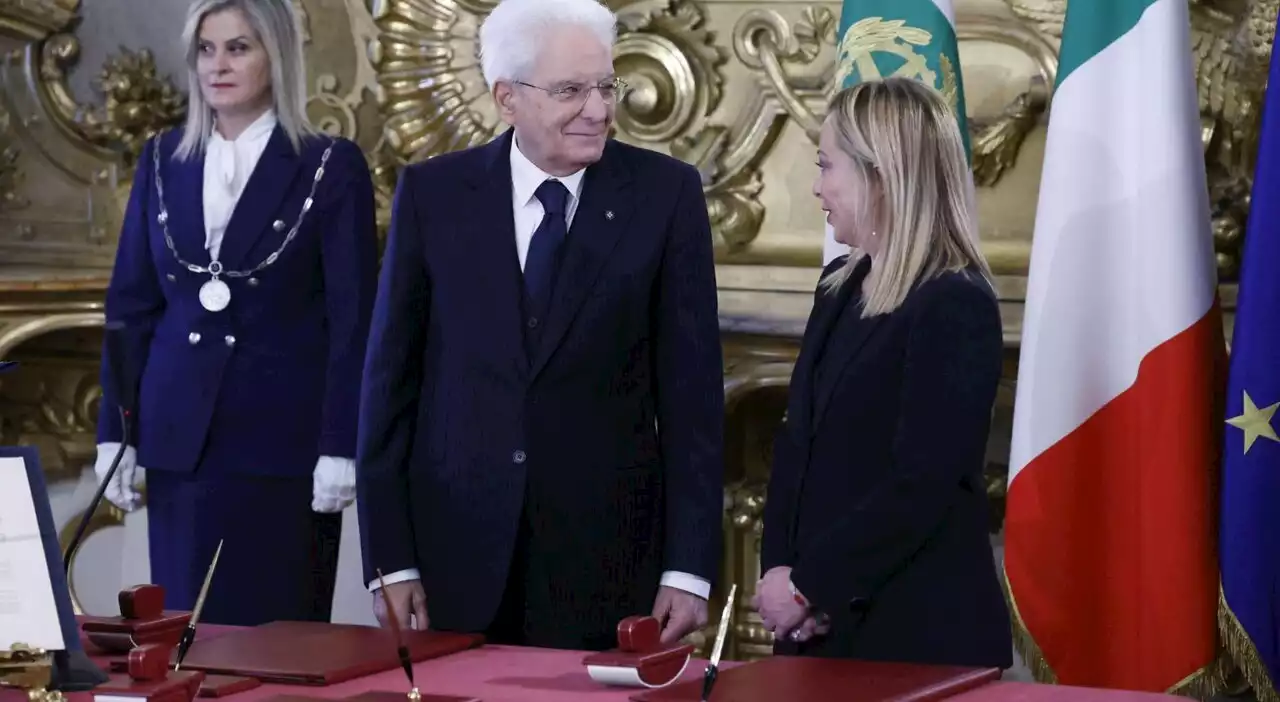 Meloni, la telefonata e «l'incoraggiamento» di Mattarella: asse Colle-Chigi per il 2023