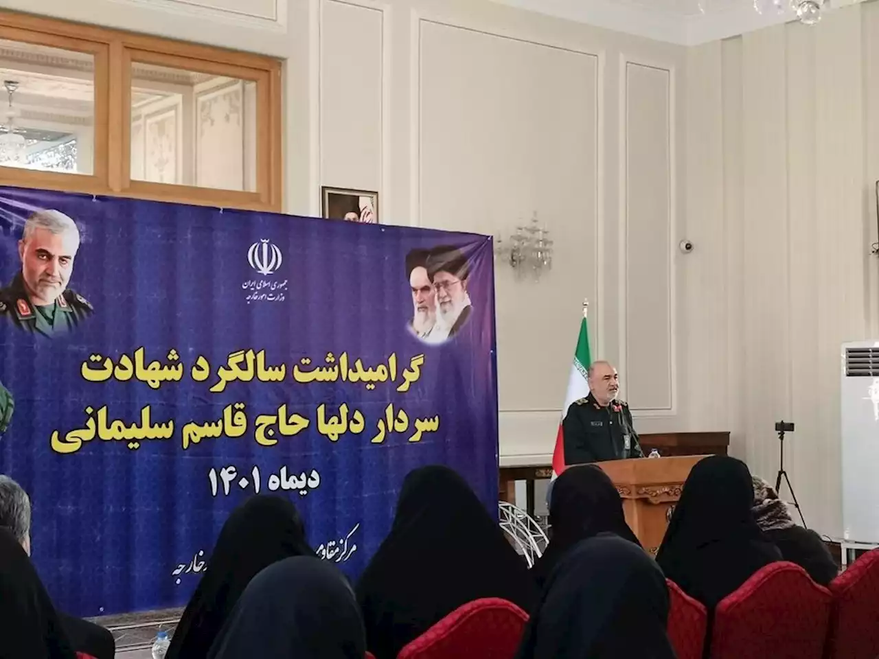 سردار سلامی: تاریخ آن هایی که قرارداد ننگین نوشتند را فراموش نمی کند