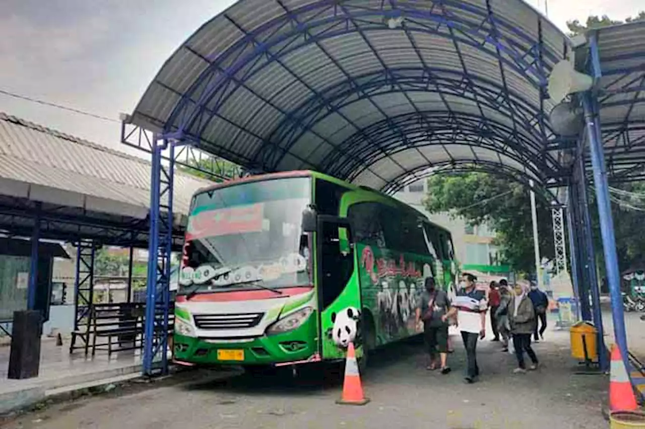 Libur Tahun Baru, Penumpang Bus di Terminal Pandaan Menurun