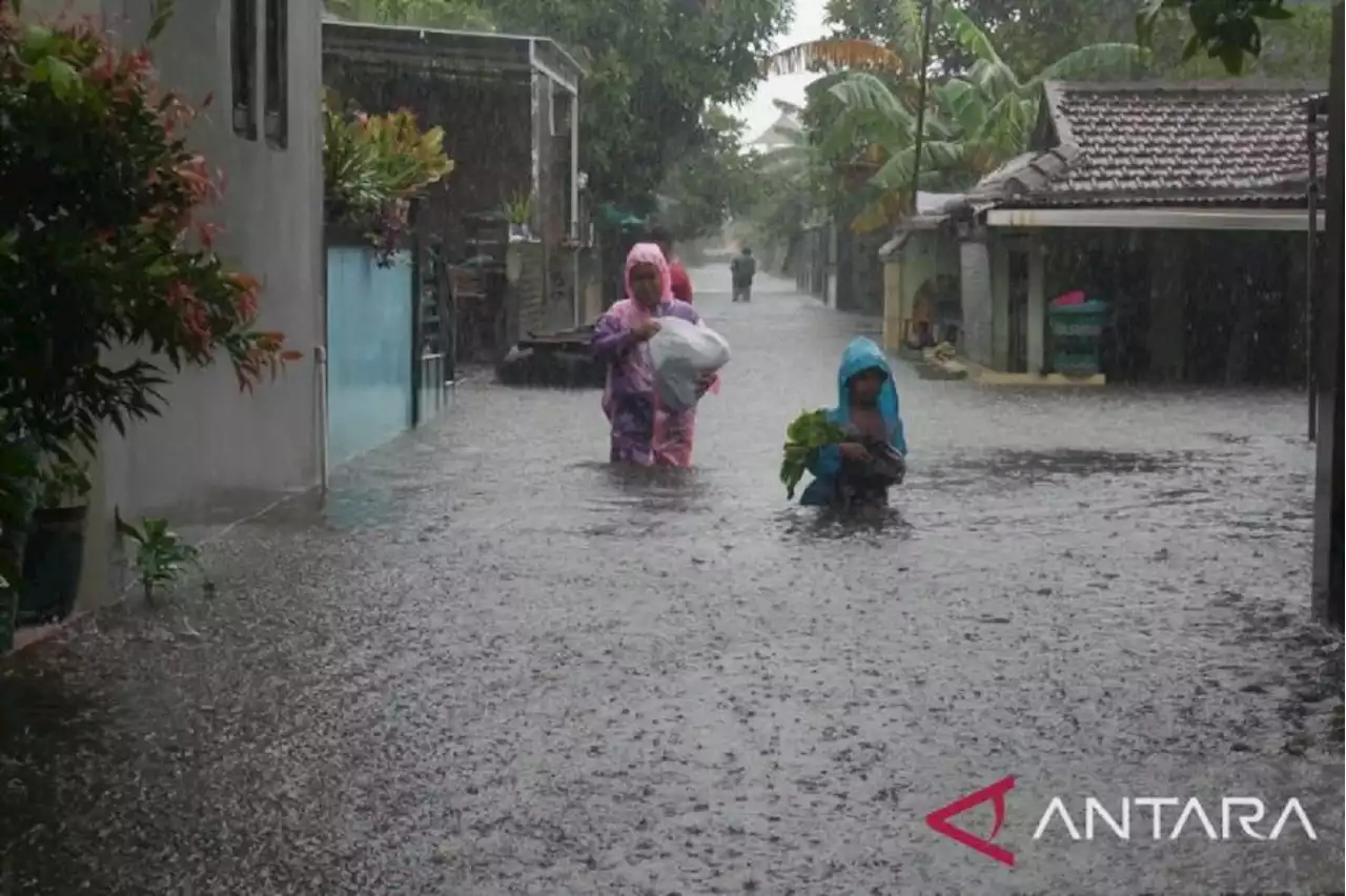 Banjir di Kudus Makin Meluas, Ratusan Orang Mengungsi