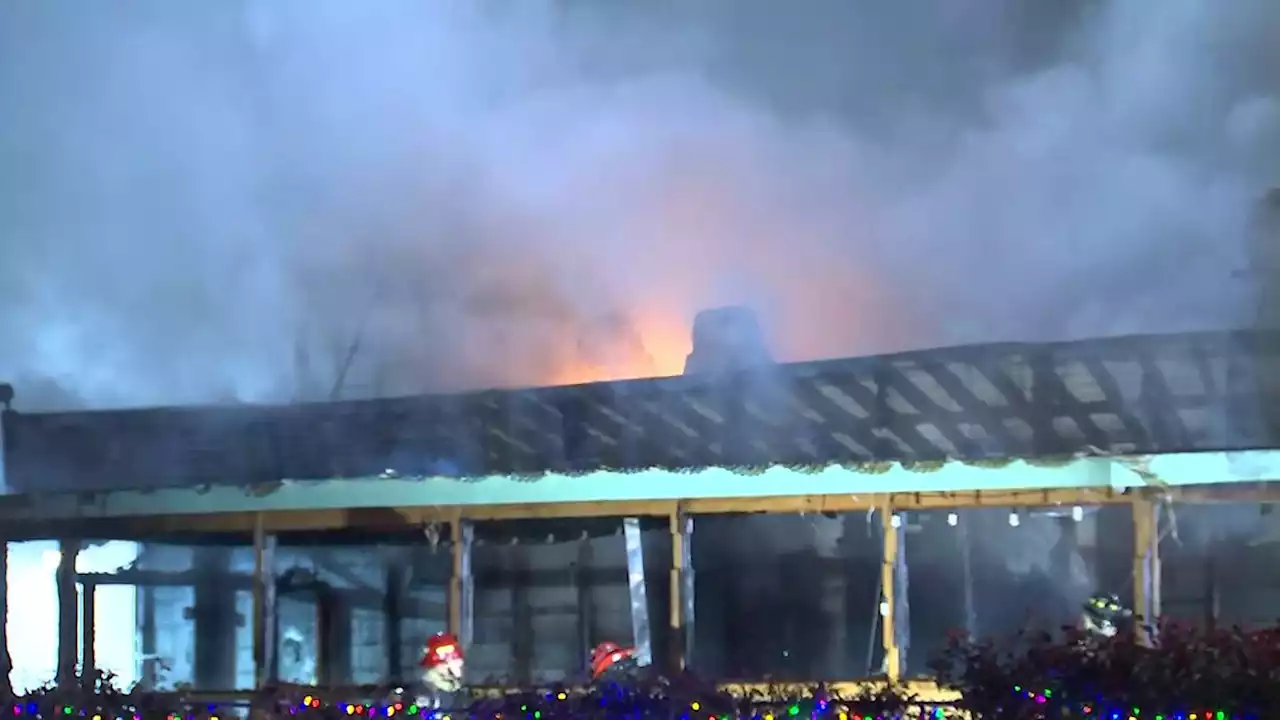 Crews battle restaurant fire in Shoreline